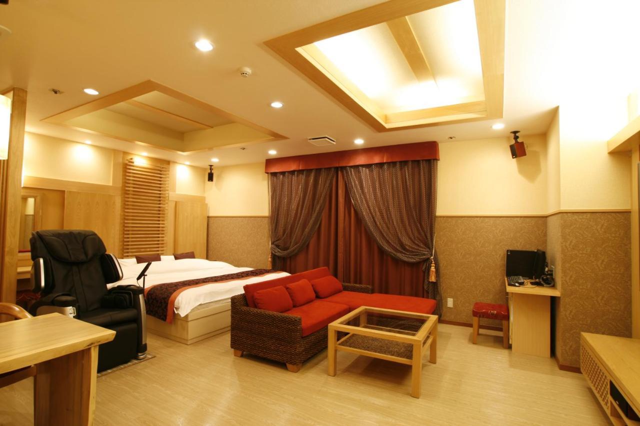 Hotel & Spa Lotus (Adults Only) Киото Екстериор снимка